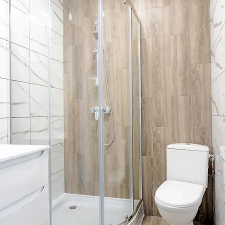Sosnowe Zacisze - Nowoczesne Blisko Jeziora Homestay