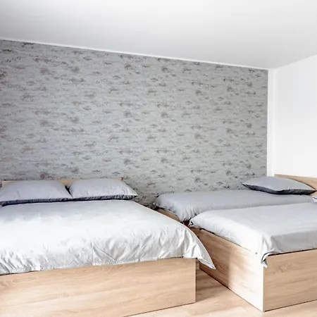 Sosnowe Zacisze - Nowoczesne Blisko Jeziora Homestay *