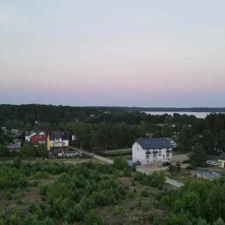 Sosnowe Zacisze - Nowoczesne Blisko Jeziora Homestay *