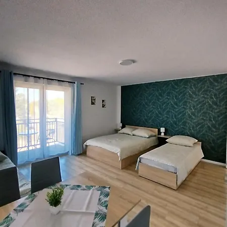 Sosnowe Zacisze - Nowoczesne Blisko Jeziora Homestay Swornegacie
