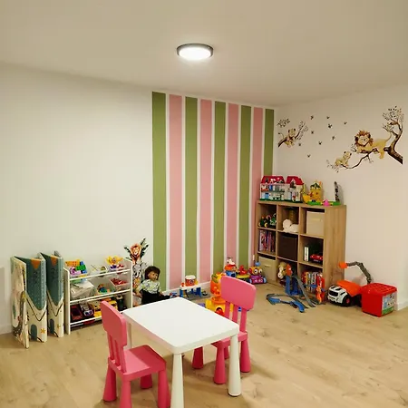 Sosnowe Zacisze - Nowoczesne Blisko Jeziora Homestay