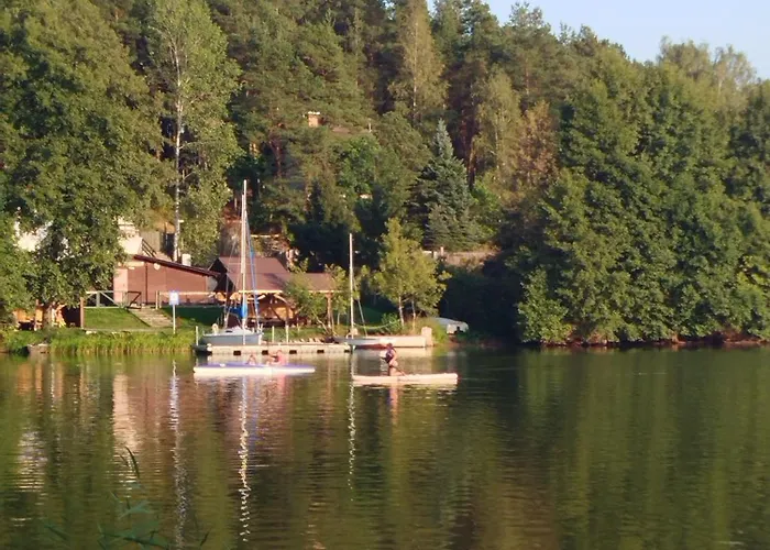 Sosnowe Zacisze - Goscinne Blisko Jeziora 斯沃尔纳加西耶