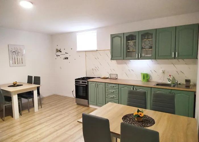 Sosnowe Zacisze - Goscinne Blisko Jeziora * 斯沃尔纳加西耶