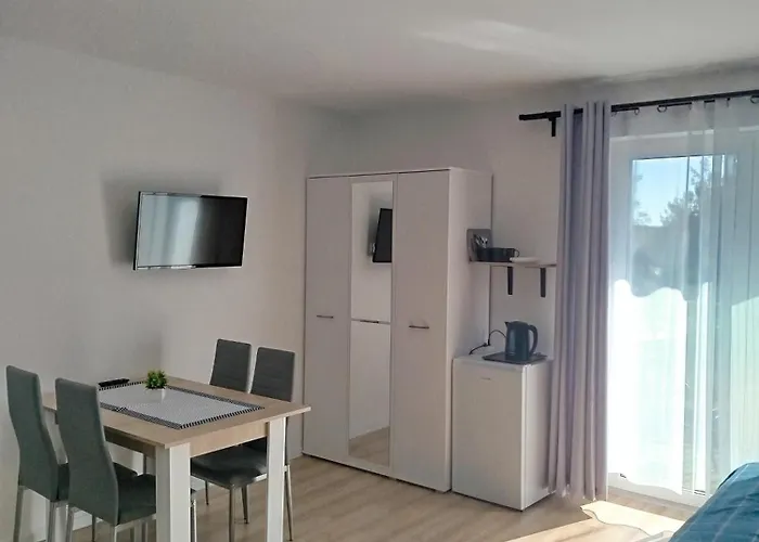 Sosnowe Zacisze - Goscinne Blisko Jeziora * 斯沃尔纳加西耶