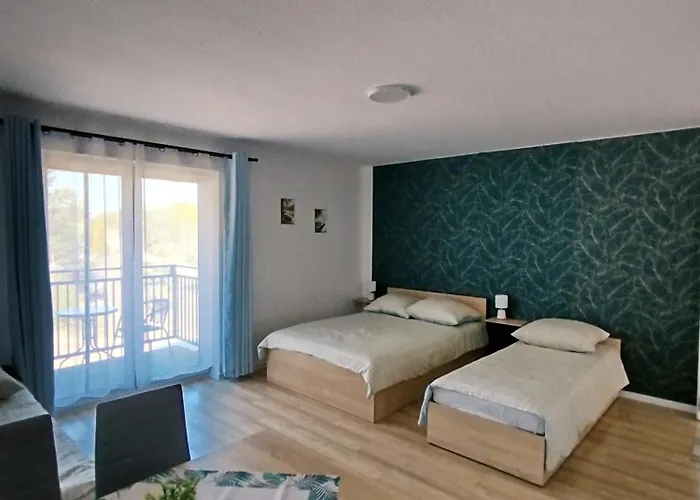 Sosnowe Zacisze - Goscinne Blisko Jeziora 民宿 斯沃尔纳加西耶